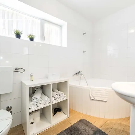 Tonka Centar * Vodice